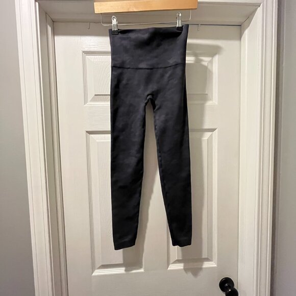 SPANX Look At Me Now Seamless Leggings Black Cameo Size S/P - Picture 9 of 10